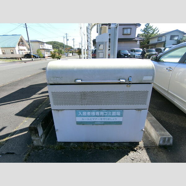 現地周辺 (ゴミ置場)