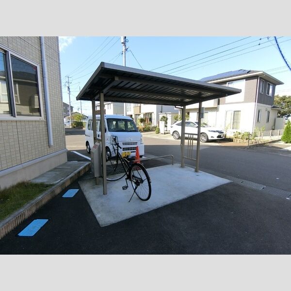 現地周辺 (駐輪場)