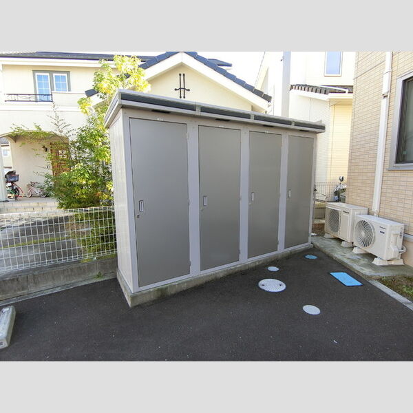 現地周辺 (物置)