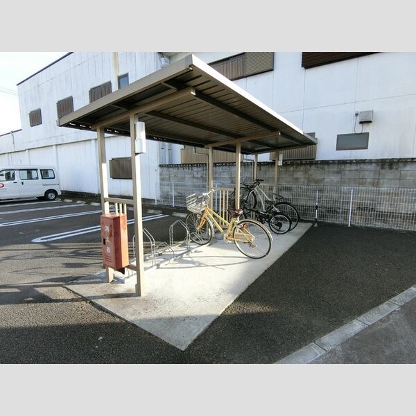 現地周辺 (駐輪場)