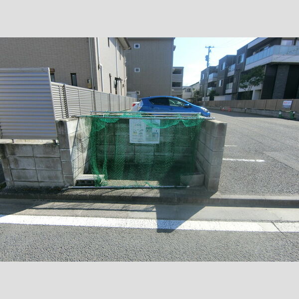 現地周辺 (ゴミ置場)