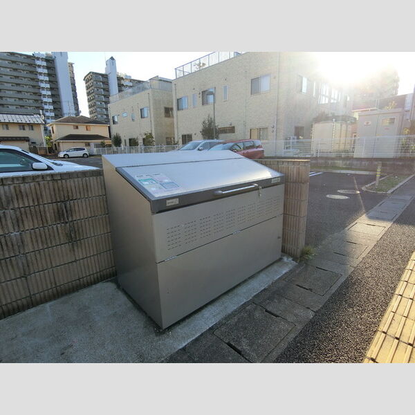 現地周辺 (ゴミ置き場)