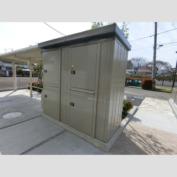 現地周辺 (物置)