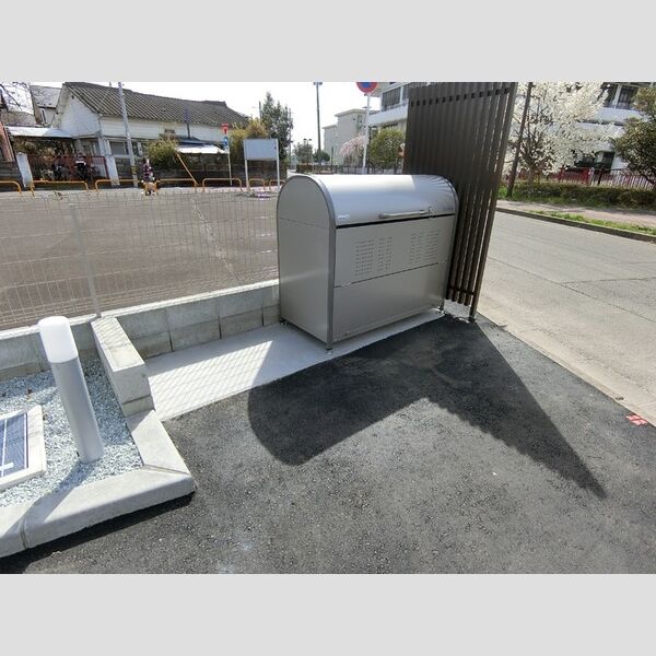 現地周辺 (ごみ集積所)