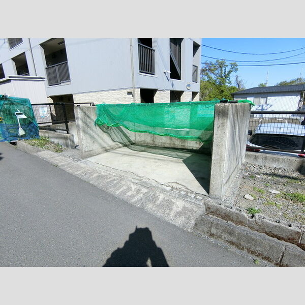 現地周辺 (ごみ置き場)