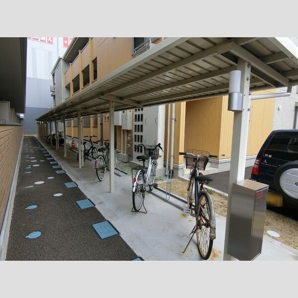 現地周辺 (駐輪場)