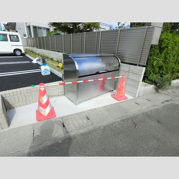 現地周辺 (ゴミ置場)