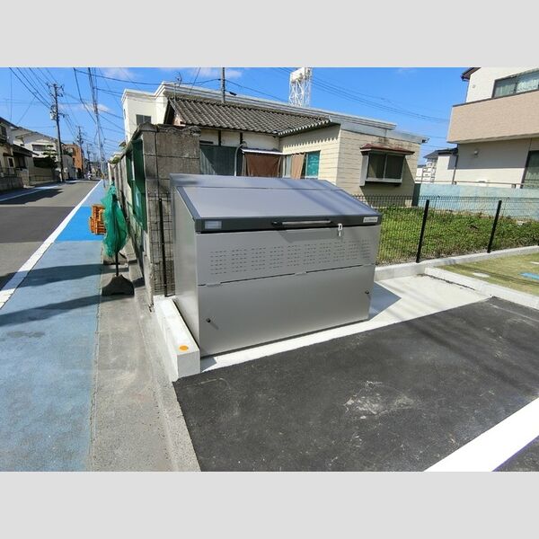 現地周辺 (ゴミ置場)
