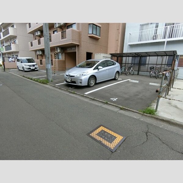 駐車場 (駐車場)