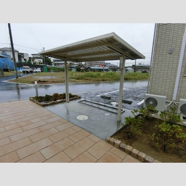 現地周辺 (駐輪場)