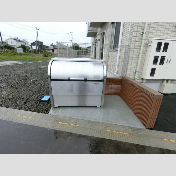 現地周辺 (ゴミ置場)