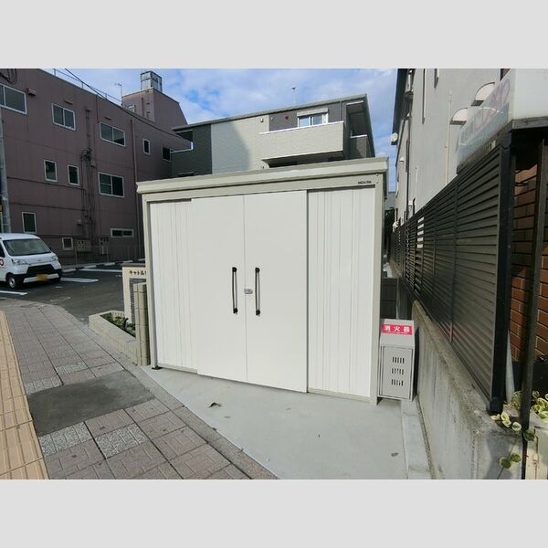 現地周辺 (ゴミ置場)
