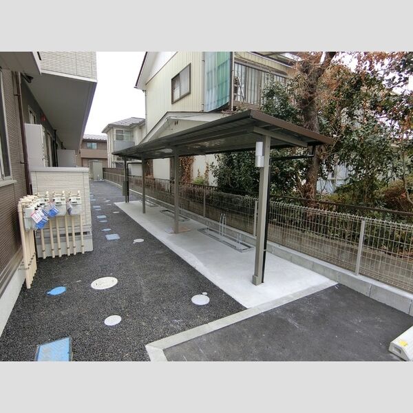 現地周辺 (駐輪場)