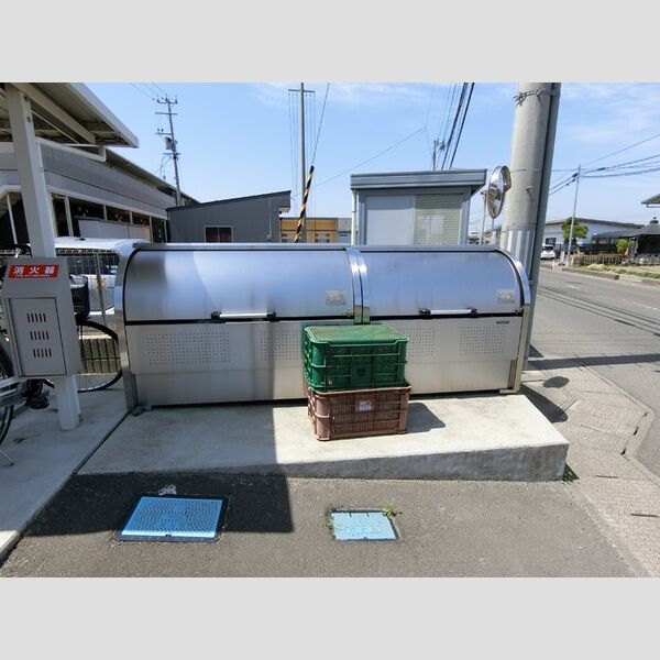 現地周辺 (ゴミ置場)