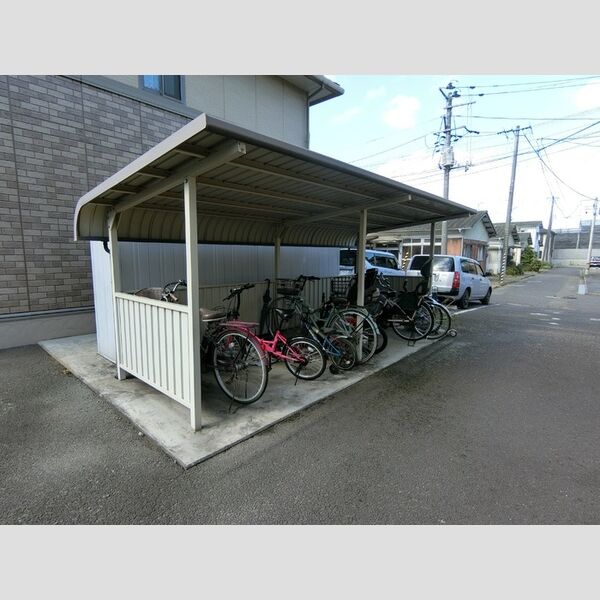 現地周辺 (駐輪場)