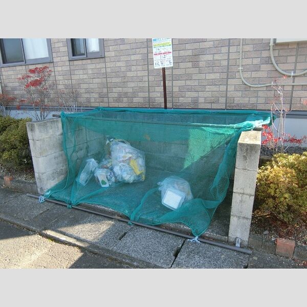 現地周辺 (ゴミ置場)