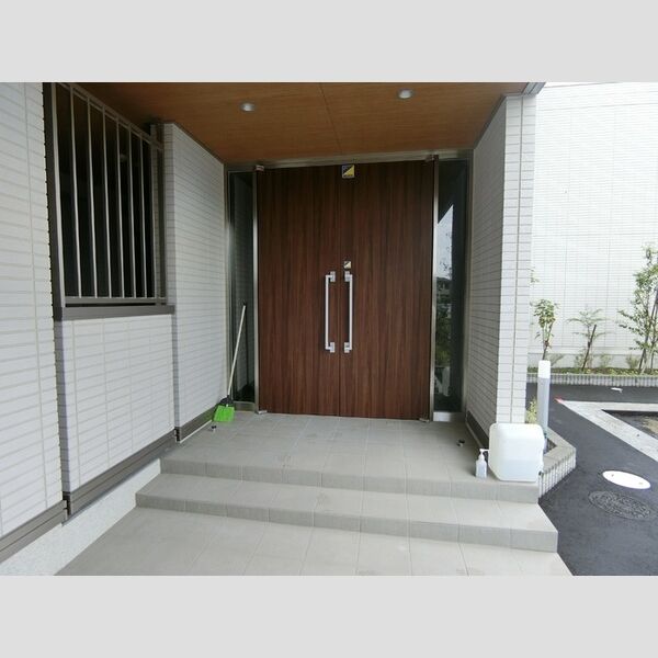 エントランス (エントランス)