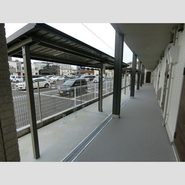 現地周辺 (駐輪場)