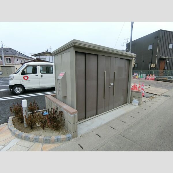 現地周辺 (ごみ集積所)