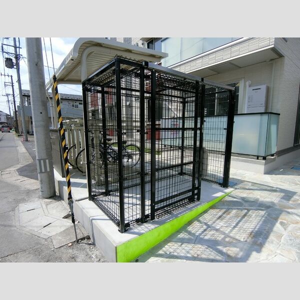 現地周辺 (駐輪場)
