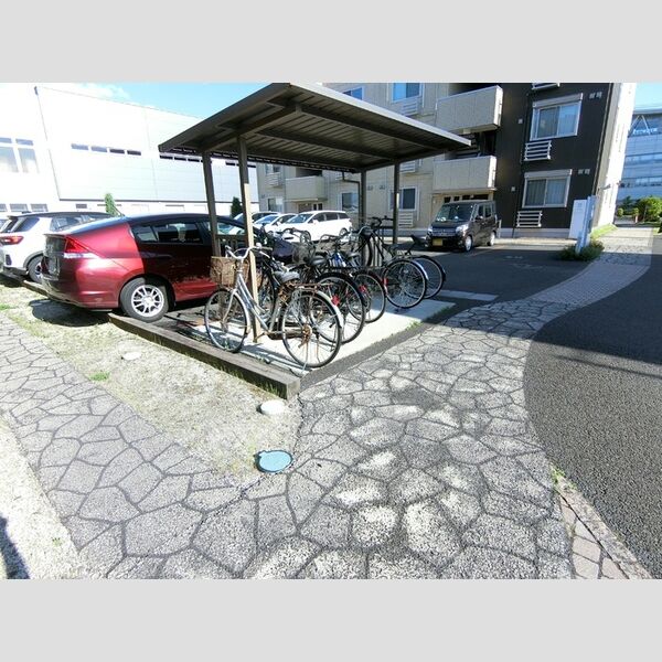 現地周辺 (駐輪場)