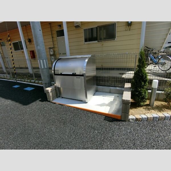 現地周辺 (ゴミ置場)