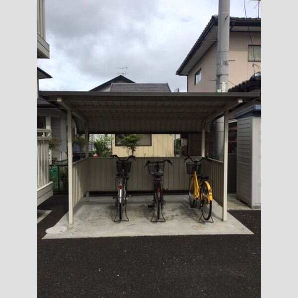 現地周辺 (駐輪場)