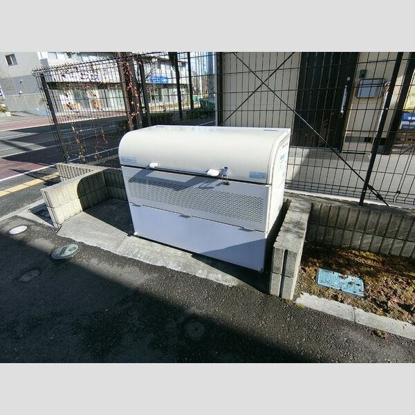 現地周辺 (ゴミ置場)