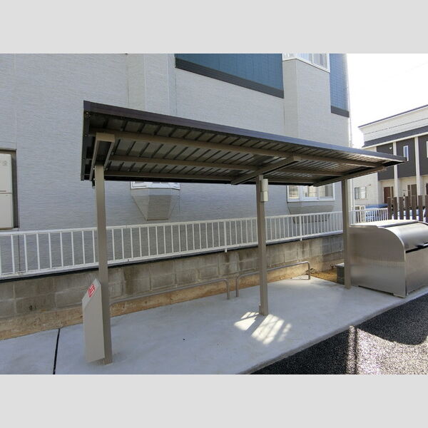 現地周辺 (駐輪場)