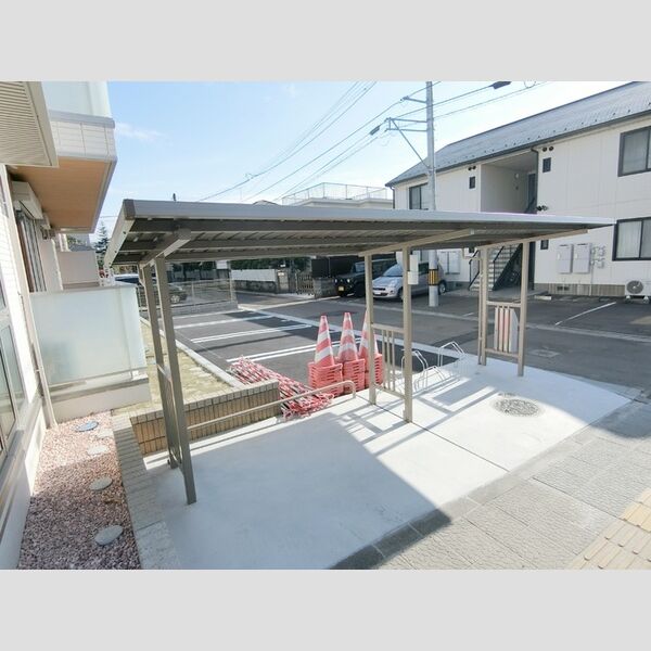 現地周辺 (駐輪場)