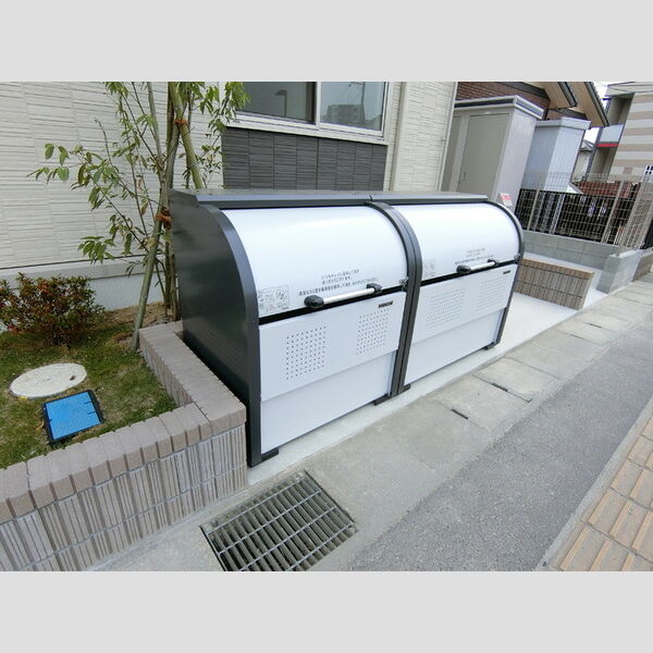 現地周辺 (ゴミストッカー)