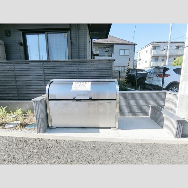 現地周辺 (ゴミ置場)