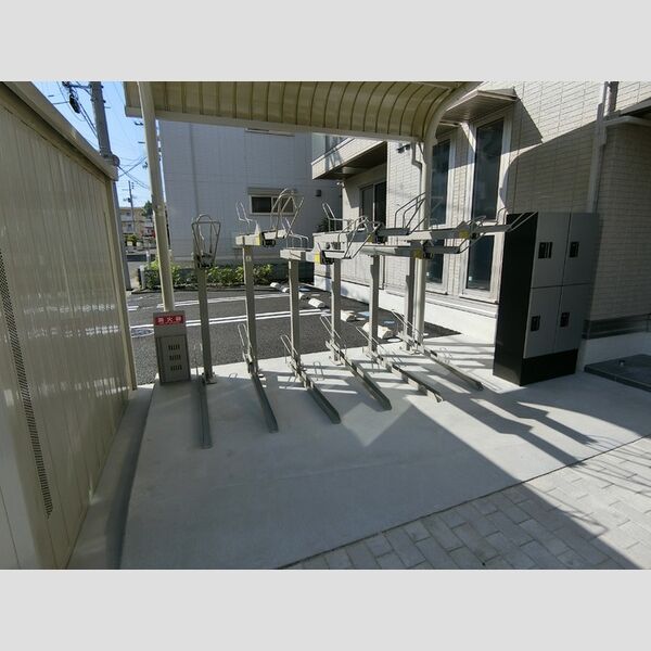 現地周辺 (駐輪場)