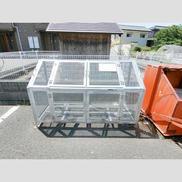 現地周辺 (ゴミ置場)