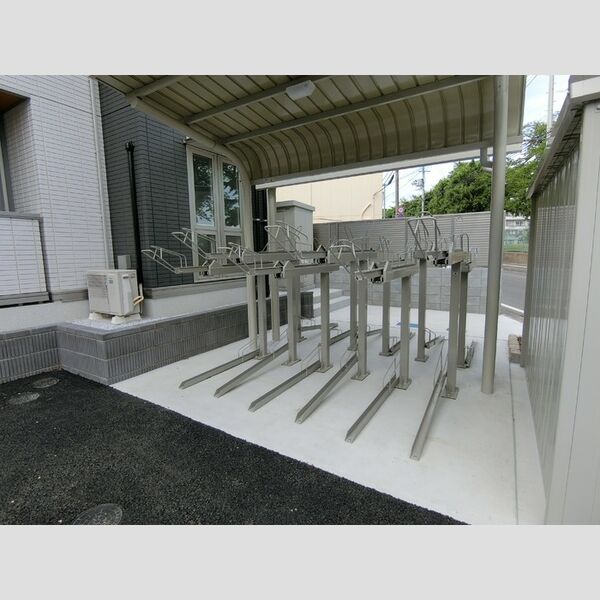 現地周辺 (駐輪場)