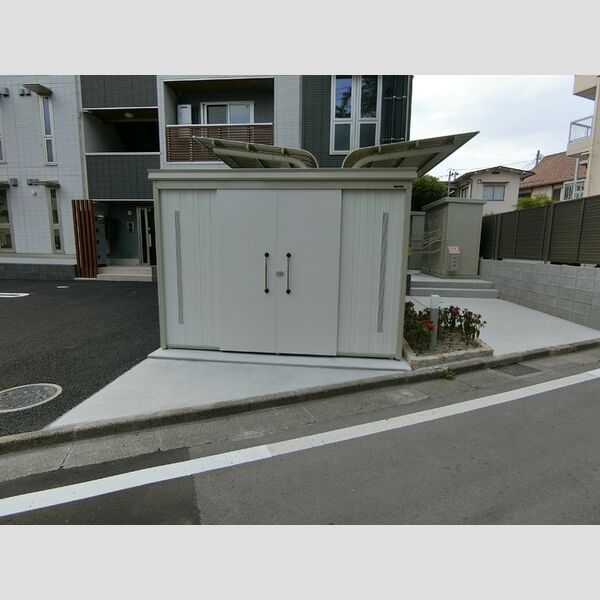 現地周辺 (ごみ集積所)