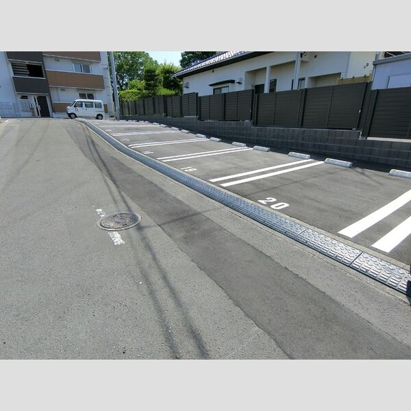 駐車場 (駐車場)