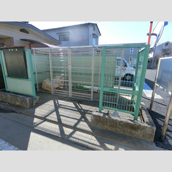 現地周辺 (ゴミ置場)