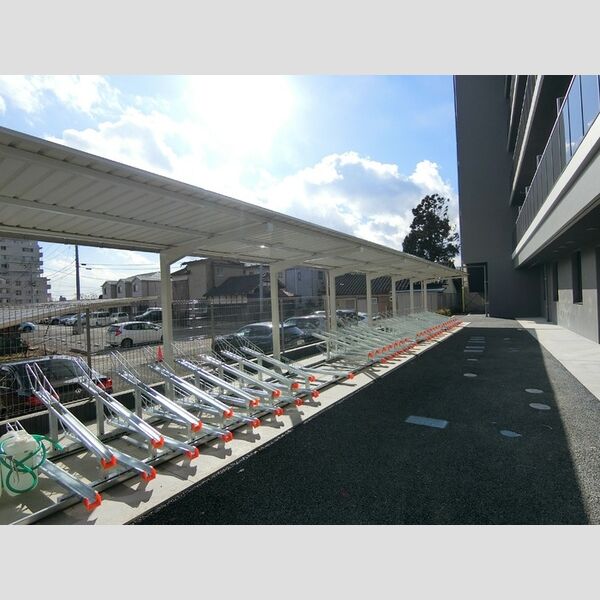 現地周辺 (駐輪場)
