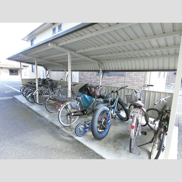 現地周辺 (駐輪場)