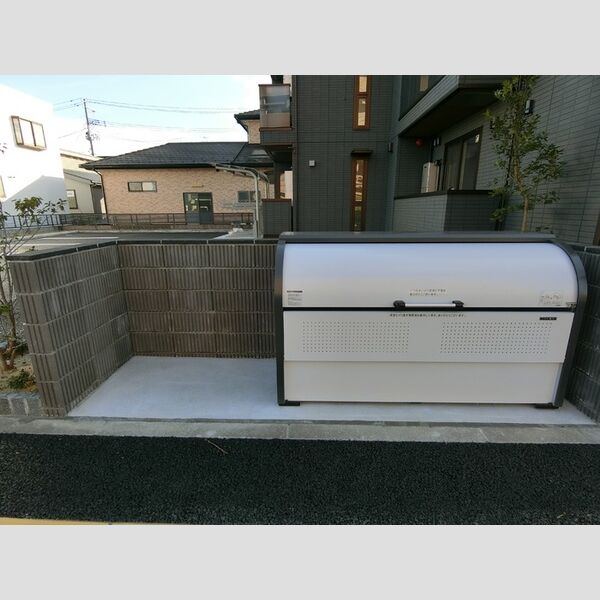 現地周辺 (ゴミ置場)