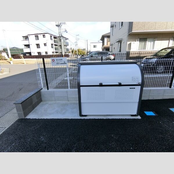 現地周辺 (ゴミ置場)