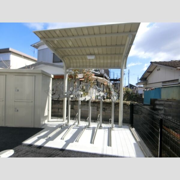 現地周辺 (駐輪場)