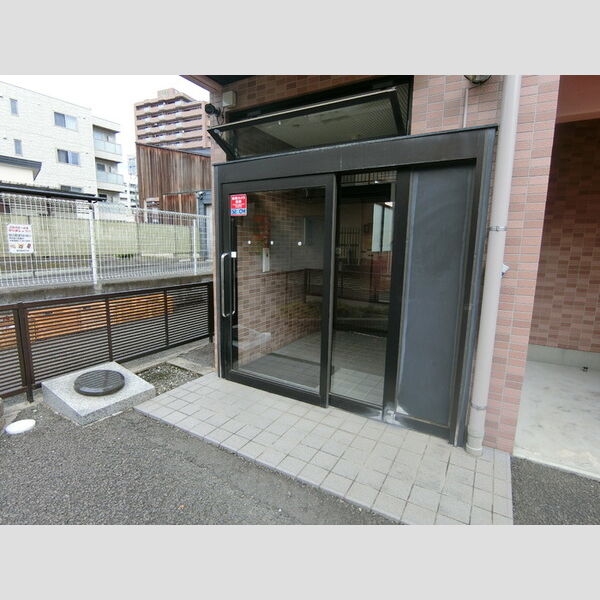 エントランス (エントランス)