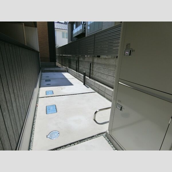 現地周辺 (駐輪場)