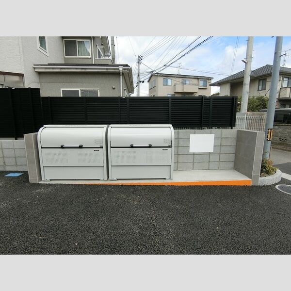 現地周辺 (ゴミ置場)