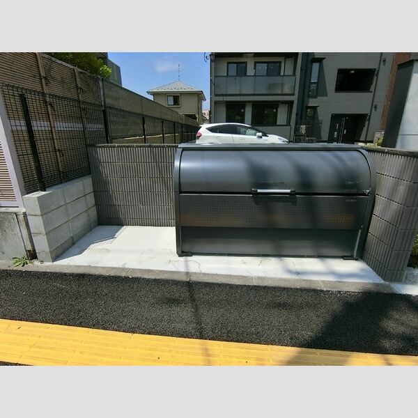 現地周辺 (ゴミ置場)