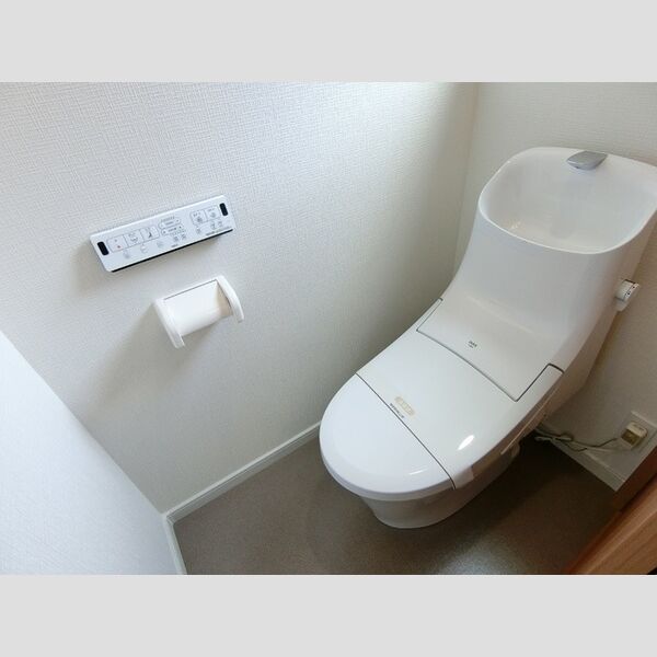 トイレ (トイレ)