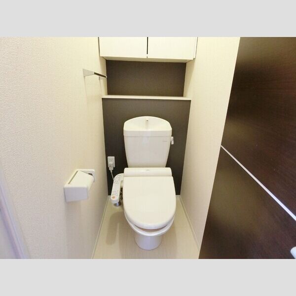 トイレ (トイレ)