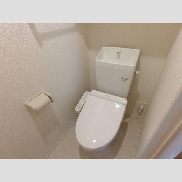 トイレ (トイレ)